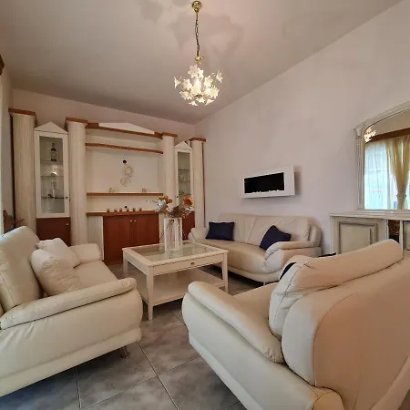 아파트 Myrtia Pírgos